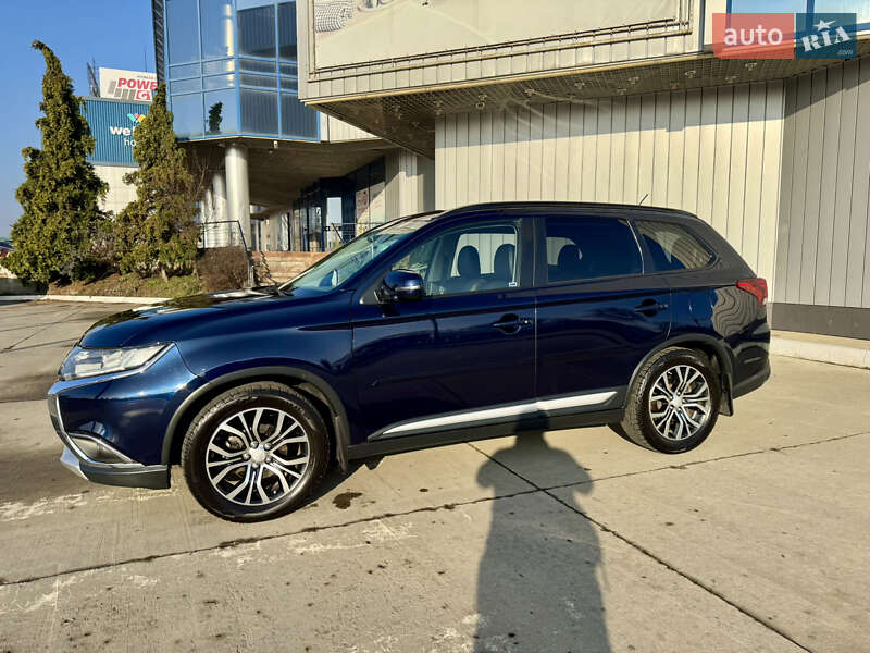 Позашляховик / Кросовер Mitsubishi Outlander 2016 в Чернівцях