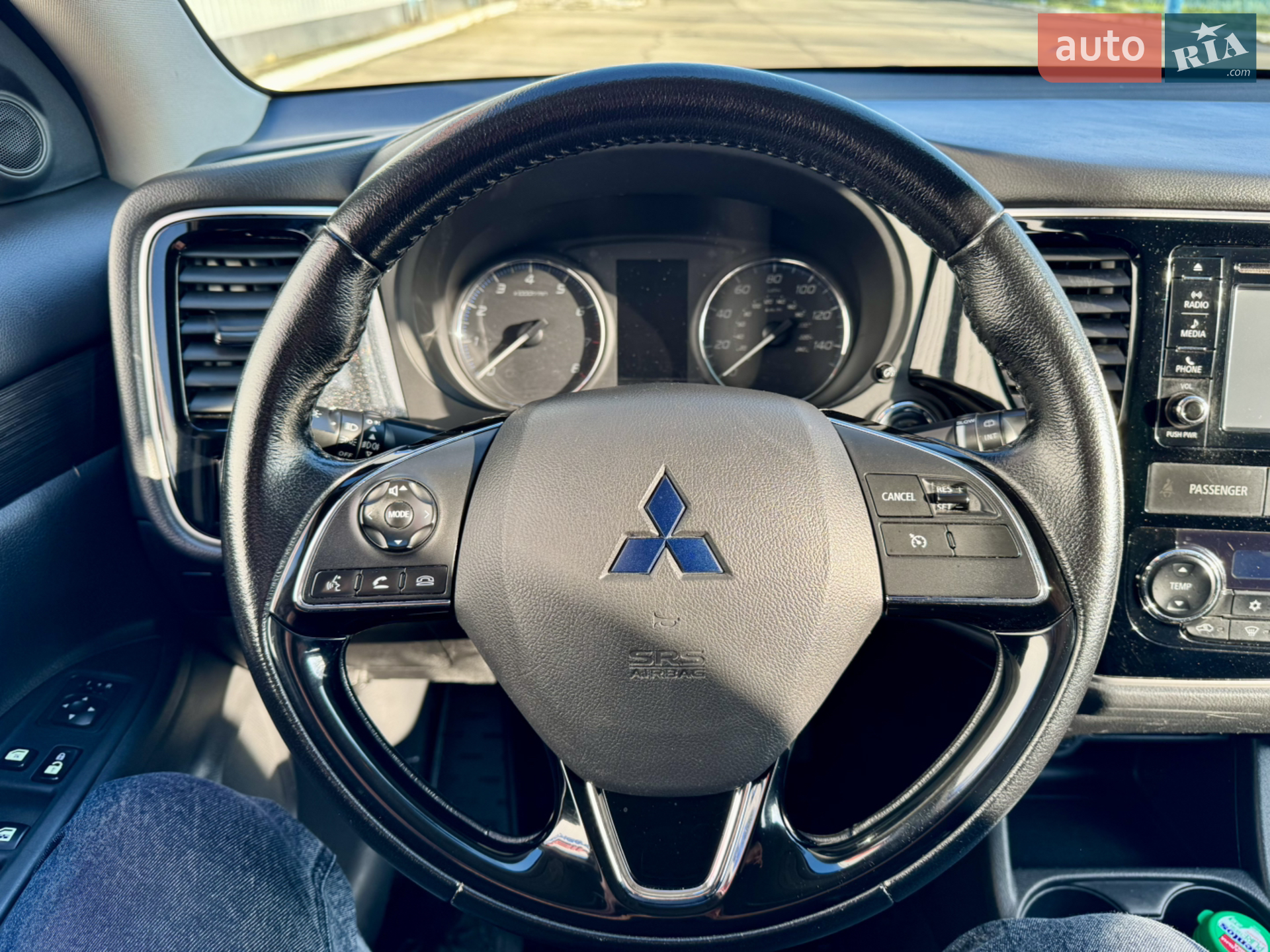 2016 Mitsubishi Outlander - мініатюра 16