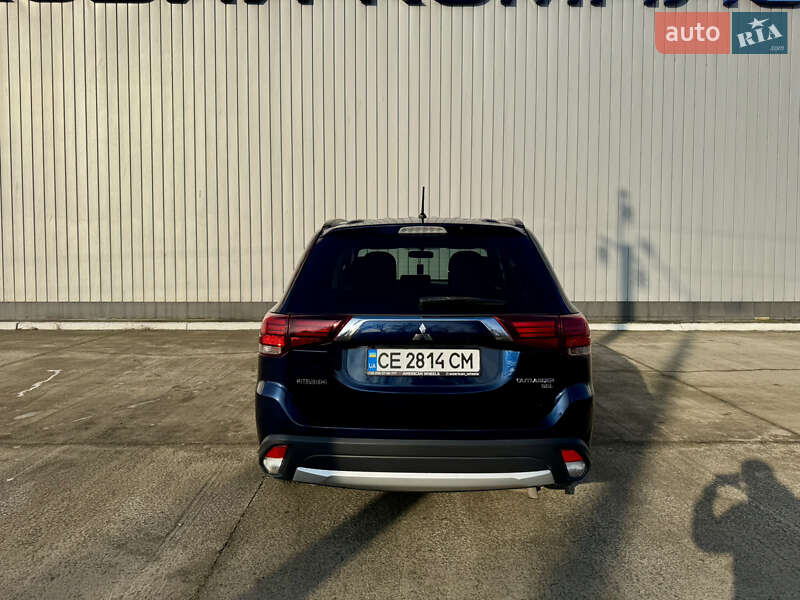 Позашляховик / Кросовер Mitsubishi Outlander 2016 в Чернівцях