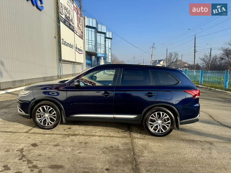 Позашляховик / Кросовер Mitsubishi Outlander 2016 в Чернівцях