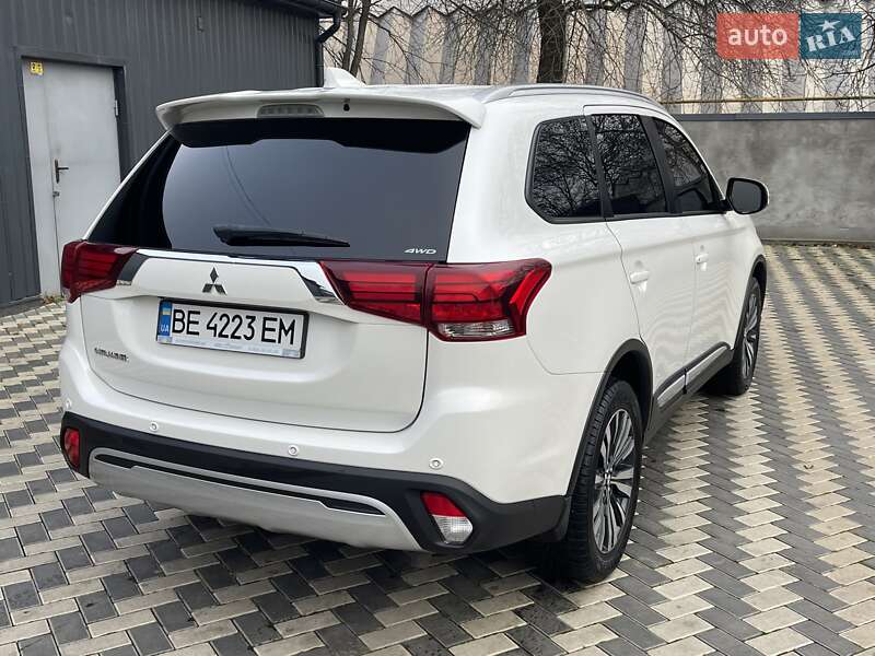 Позашляховик / Кросовер Mitsubishi Outlander 2018 в Миколаєві