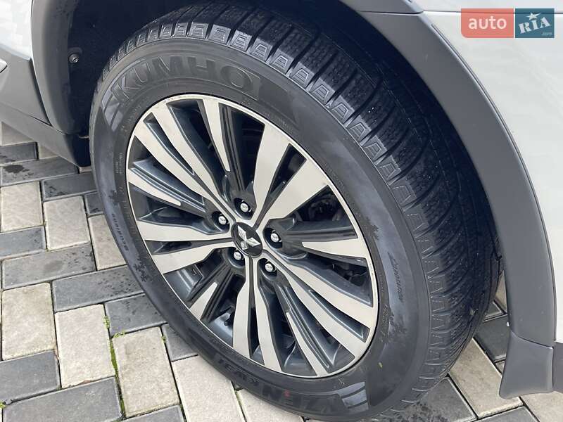 Позашляховик / Кросовер Mitsubishi Outlander 2018 в Миколаєві