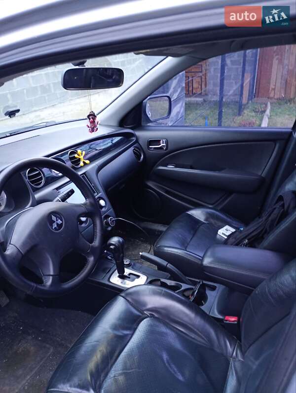 Внедорожник / Кроссовер Mitsubishi Outlander 2004 в Виноградове