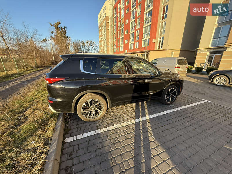 Внедорожник / Кроссовер Mitsubishi Outlander 2021 в Киеве