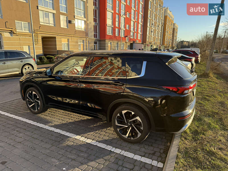 Внедорожник / Кроссовер Mitsubishi Outlander 2021 в Киеве