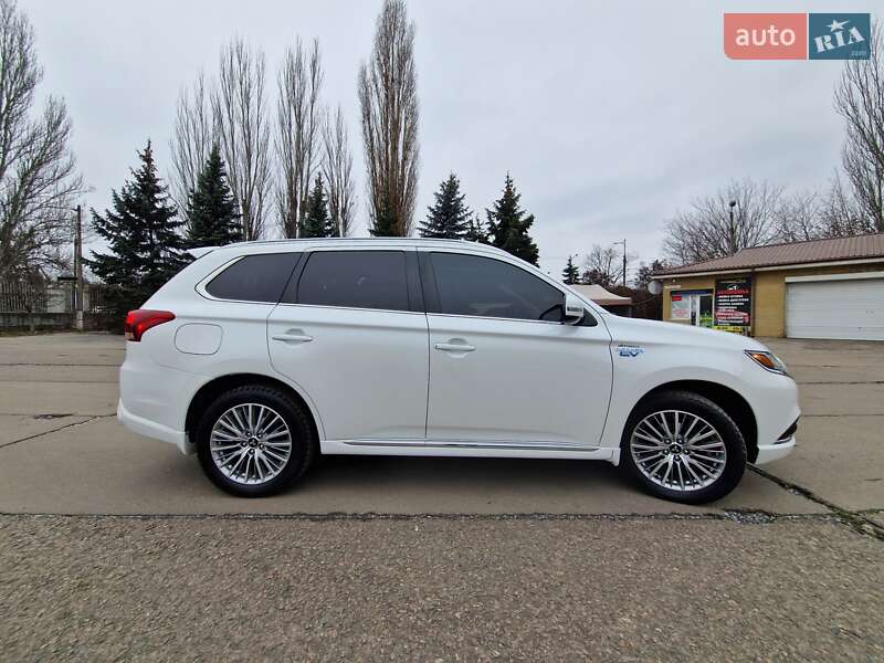 Позашляховик / Кросовер Mitsubishi Outlander 2020 в Дніпрі