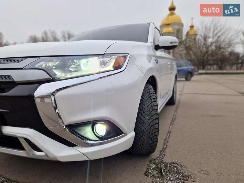 Позашляховик / Кросовер Mitsubishi Outlander 2020 в Дніпрі