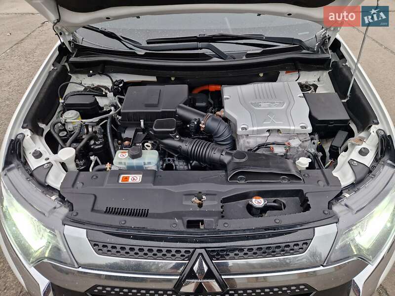 Позашляховик / Кросовер Mitsubishi Outlander 2020 в Дніпрі