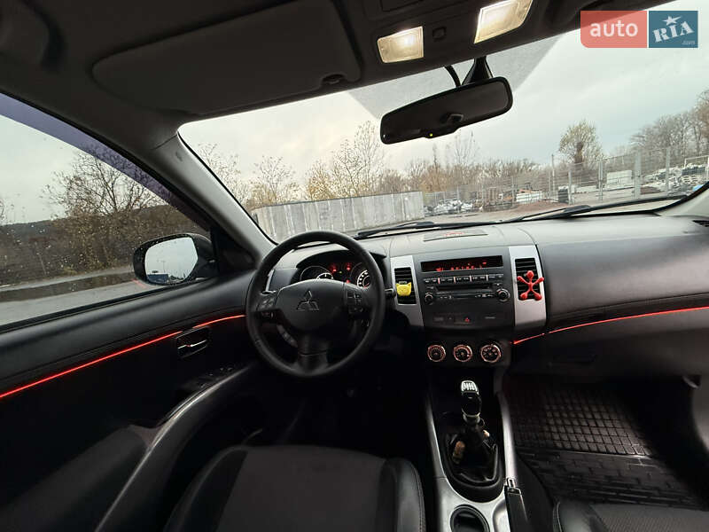 Внедорожник / Кроссовер Mitsubishi Outlander 2012 в Черновцах