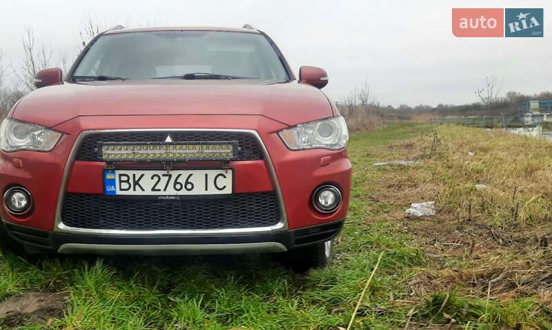 Внедорожник / Кроссовер Mitsubishi Outlander 2009 в Дубно