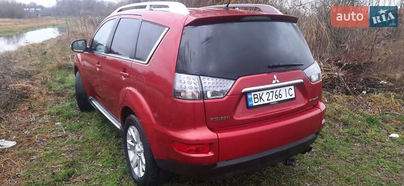 Внедорожник / Кроссовер Mitsubishi Outlander 2009 в Дубно