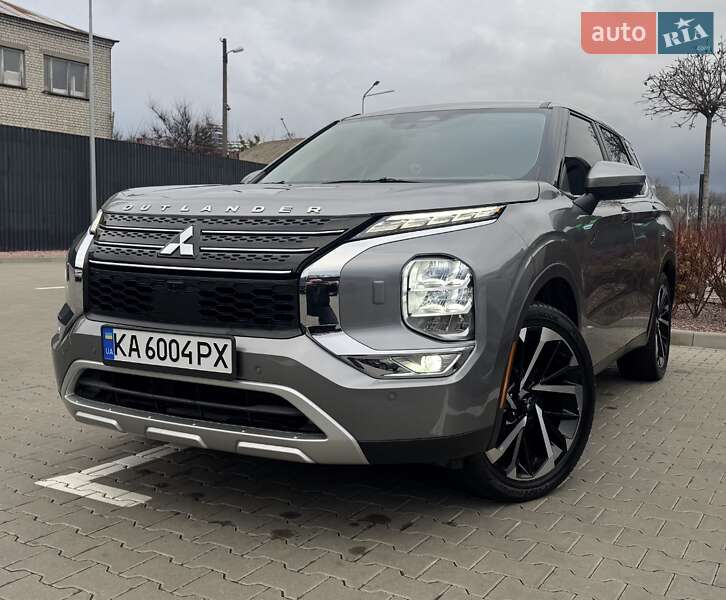 Позашляховик / Кросовер Mitsubishi Outlander 2021 в Києві