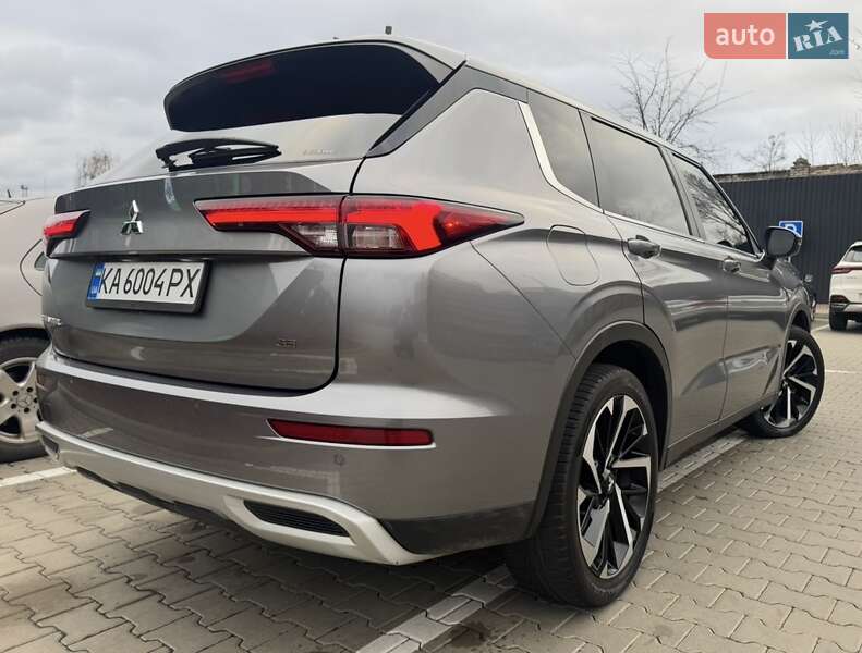 Позашляховик / Кросовер Mitsubishi Outlander 2021 в Києві