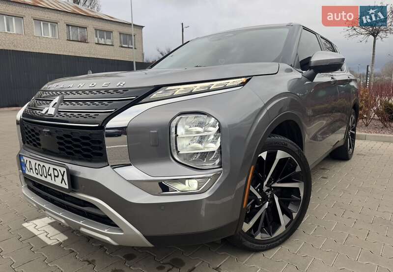 Позашляховик / Кросовер Mitsubishi Outlander 2021 в Києві