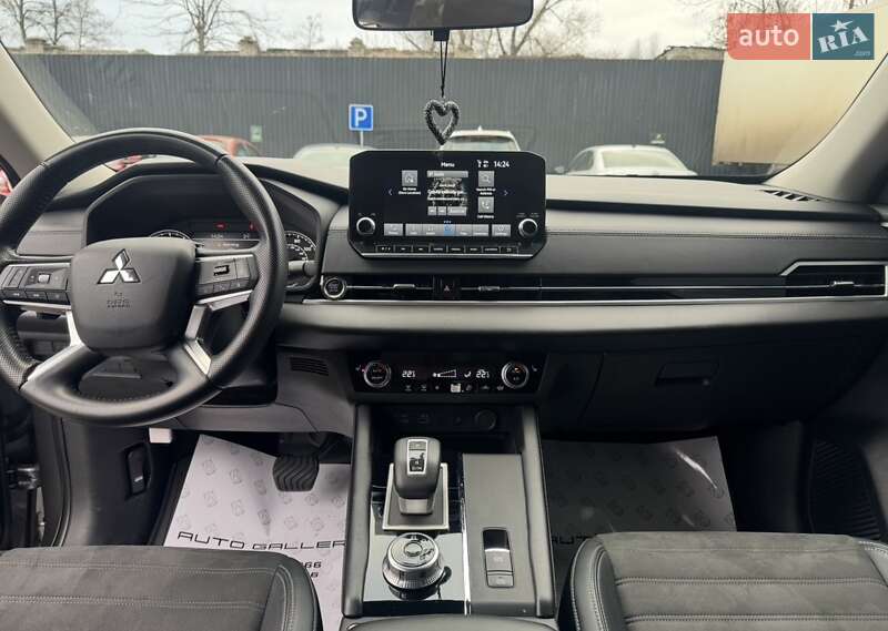 Позашляховик / Кросовер Mitsubishi Outlander 2021 в Києві