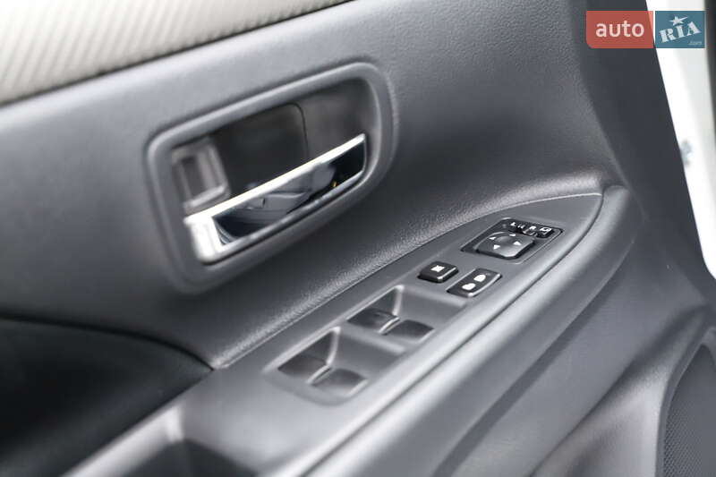 Позашляховик / Кросовер Mitsubishi Outlander 2015 в Трускавці фото 72 Позашляховик / Кросовер Mitsubishi Outlander 2015 в Трускавці