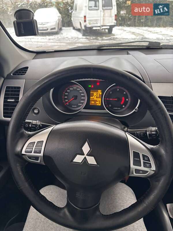Позашляховик / Кросовер Mitsubishi Outlander 2006 в Трускавці
