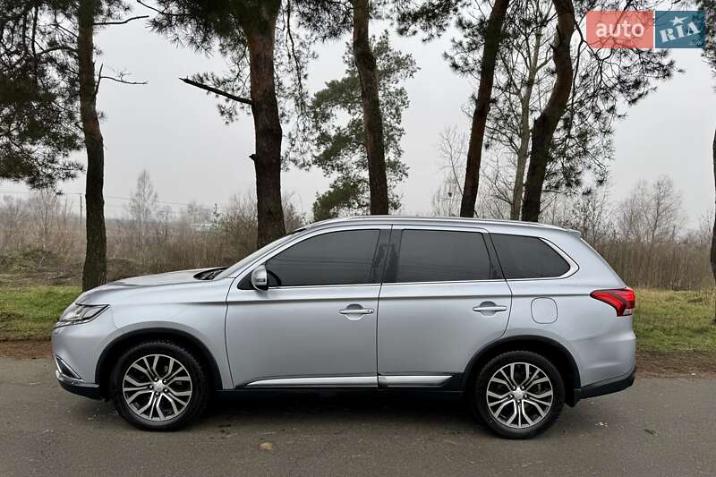 Внедорожник / Кроссовер Mitsubishi Outlander 2015 в Киеве