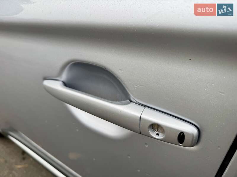 Внедорожник / Кроссовер Mitsubishi Outlander 2015 в Киеве