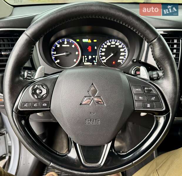 Внедорожник / Кроссовер Mitsubishi Outlander 2015 в Киеве