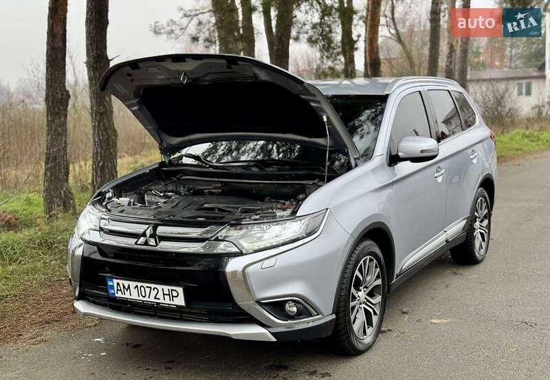 Внедорожник / Кроссовер Mitsubishi Outlander 2015 в Киеве