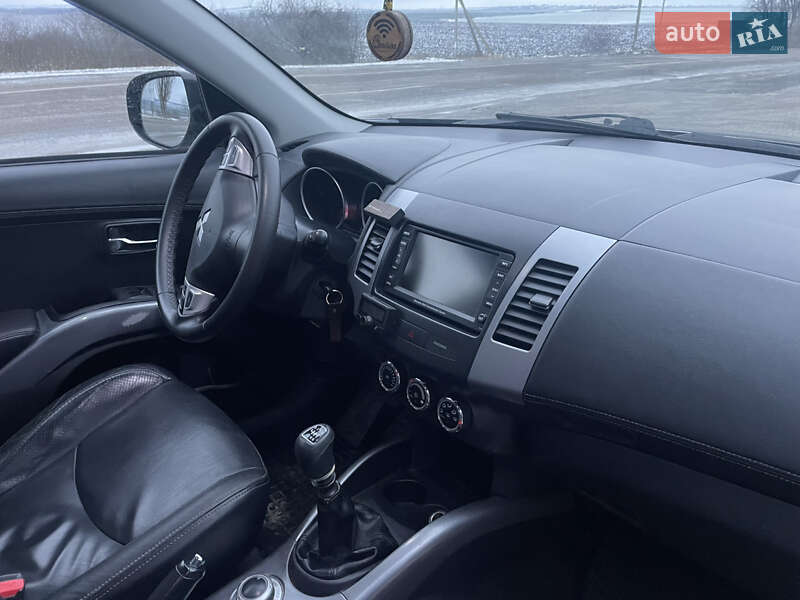 Позашляховик / Кросовер Mitsubishi Outlander 2011 в Кельменцях