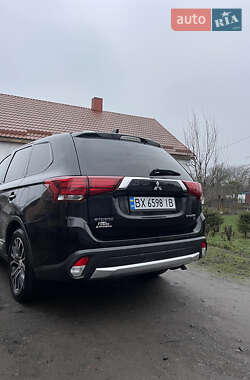 Позашляховик / Кросовер Mitsubishi Outlander 2017 в Нетішині