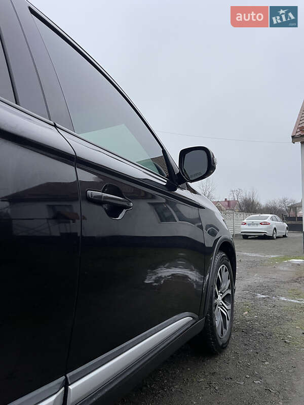 Внедорожник / Кроссовер Mitsubishi Outlander 2017 в Нетешине