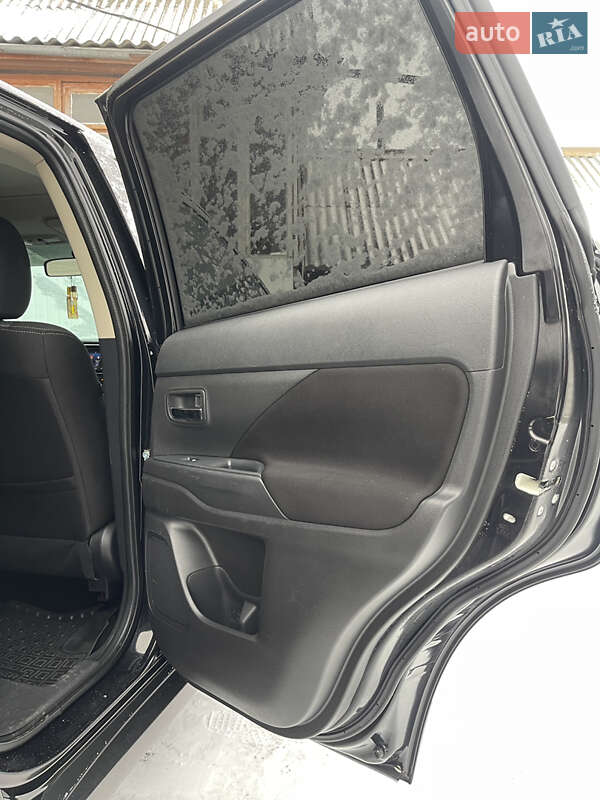 Внедорожник / Кроссовер Mitsubishi Outlander 2017 в Нетешине