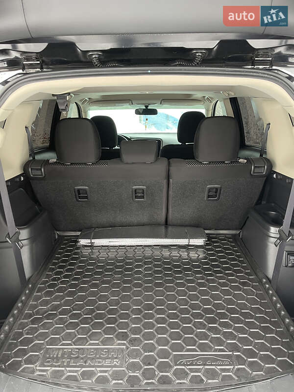 Внедорожник / Кроссовер Mitsubishi Outlander 2017 в Нетешине