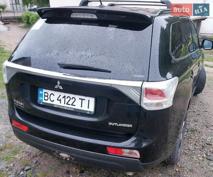 Позашляховик / Кросовер Mitsubishi Outlander 2012 в Нетішині