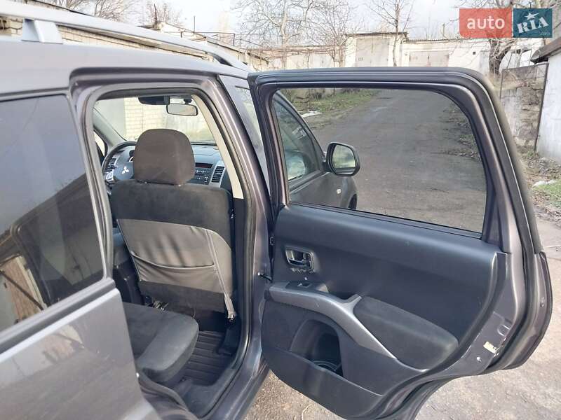 Внедорожник / Кроссовер Mitsubishi Outlander 2008 в Николаеве