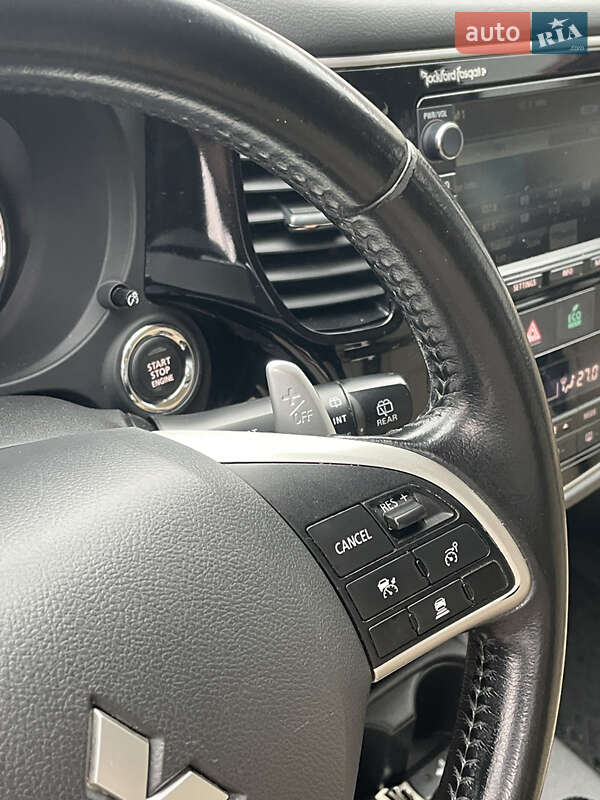 Позашляховик / Кросовер Mitsubishi Outlander 2013 в Мукачевому