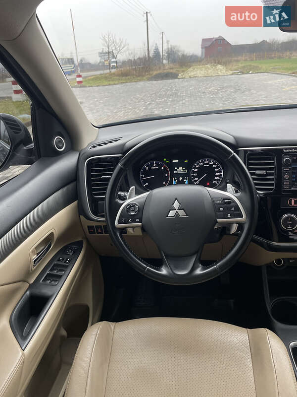 Позашляховик / Кросовер Mitsubishi Outlander 2013 в Мукачевому