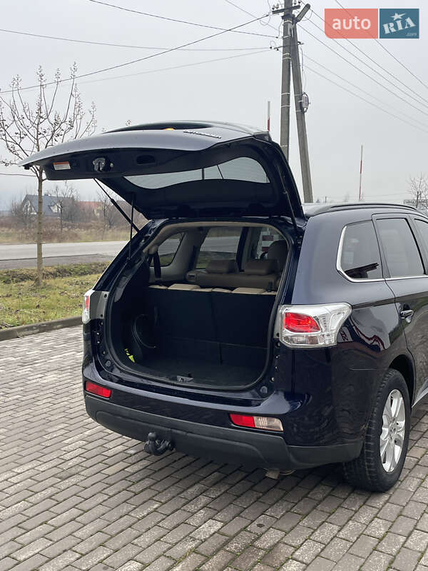 Позашляховик / Кросовер Mitsubishi Outlander 2013 в Мукачевому