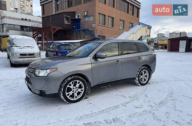 Внедорожник / Кроссовер Mitsubishi Outlander 2013 в Попельне