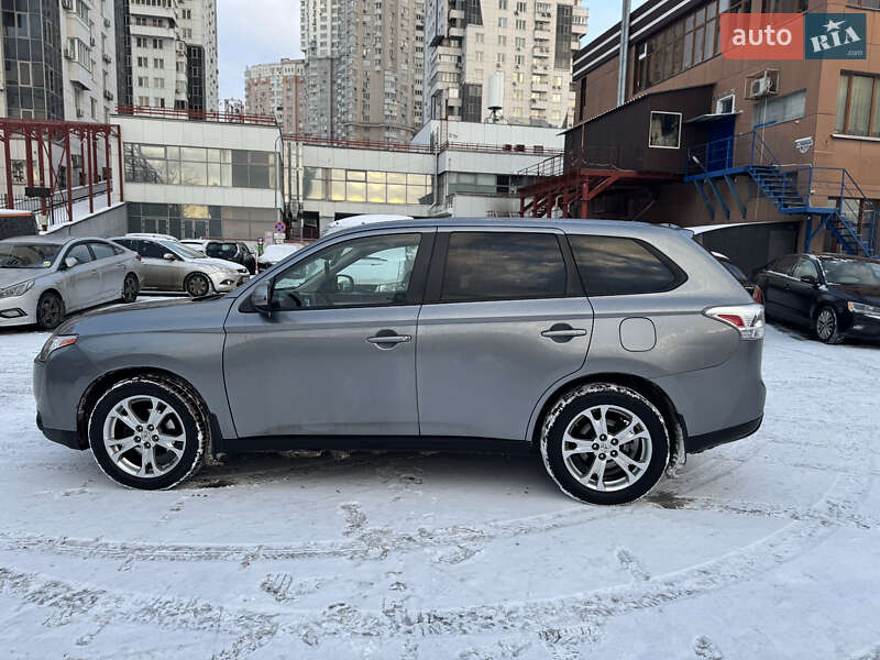 Позашляховик / Кросовер Mitsubishi Outlander 2013 в Попільні