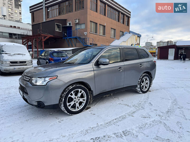 Позашляховик / Кросовер Mitsubishi Outlander 2013 в Попільні