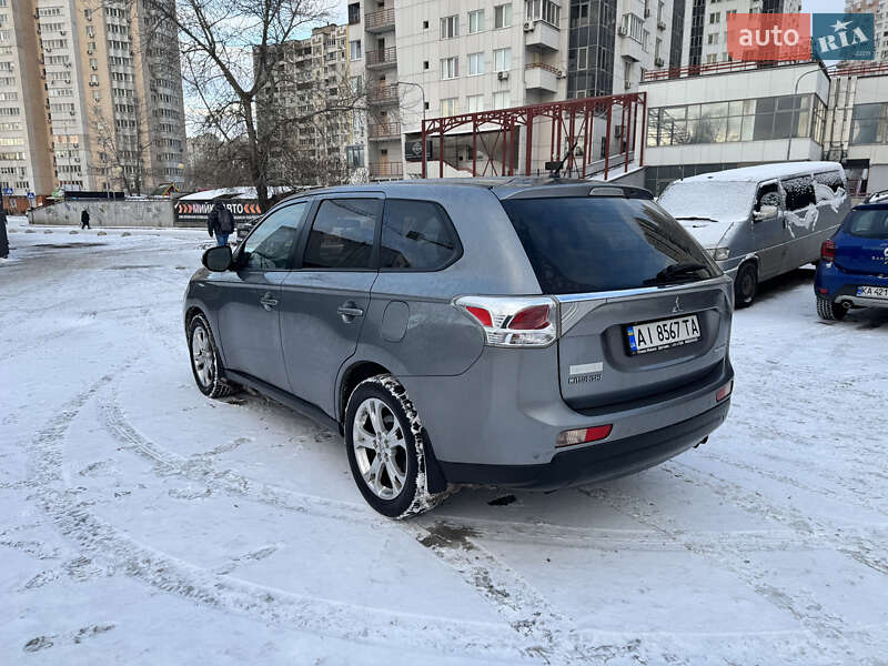 Позашляховик / Кросовер Mitsubishi Outlander 2013 в Попільні