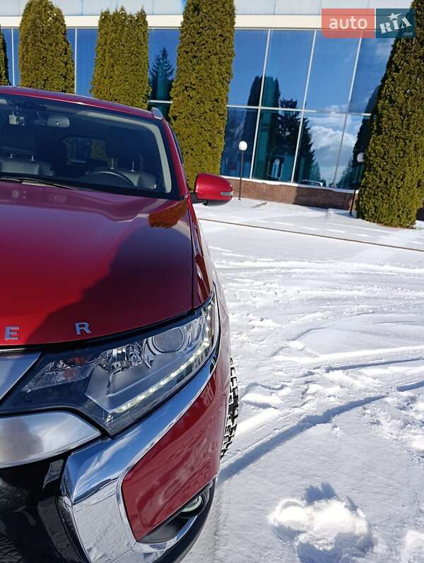 Позашляховик / Кросовер Mitsubishi Outlander 2018 в Кропивницькому