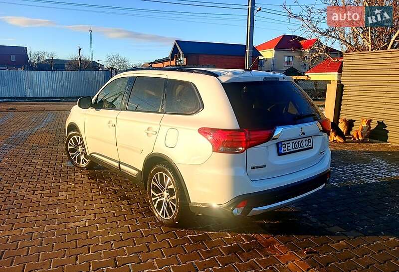 Mitsubishi Outlander 2016