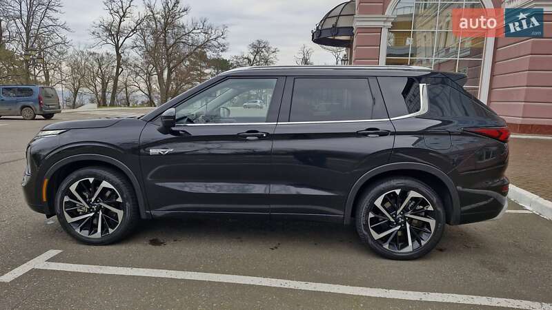 Позашляховик / Кросовер Mitsubishi Outlander 2023 в Одесі