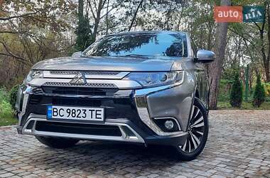 Позашляховик / Кросовер Mitsubishi Outlander 2019 в Львові