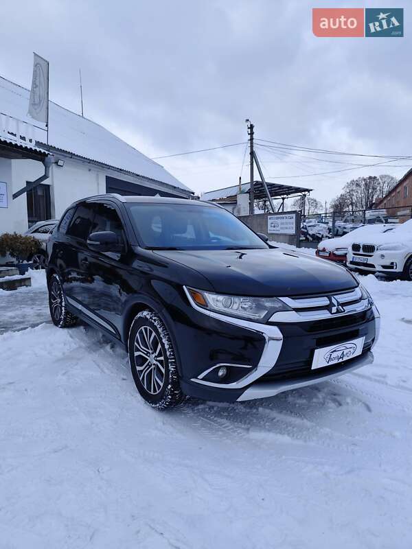 Позашляховик / Кросовер Mitsubishi Outlander 2016 в Чернігові