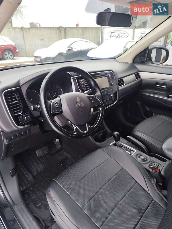 Позашляховик / Кросовер Mitsubishi Outlander 2016 в Чернігові