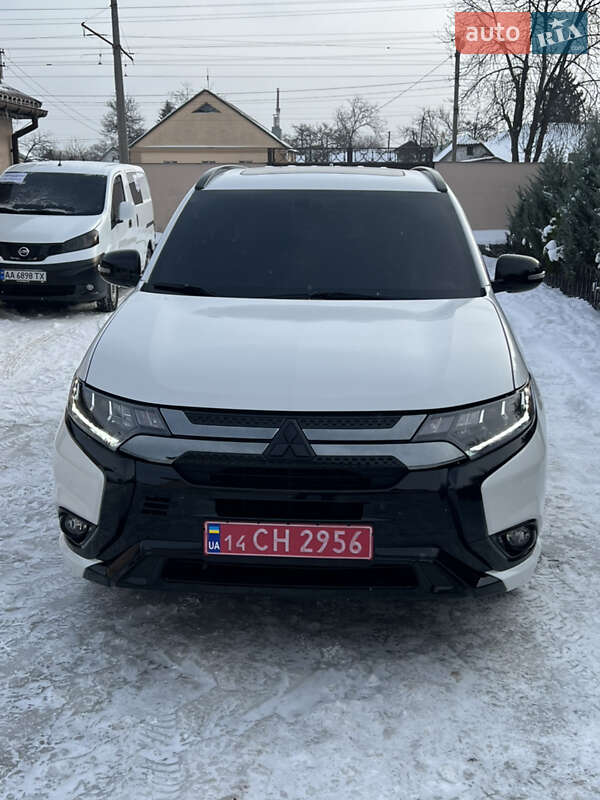 Mitsubishi Outlander 2021