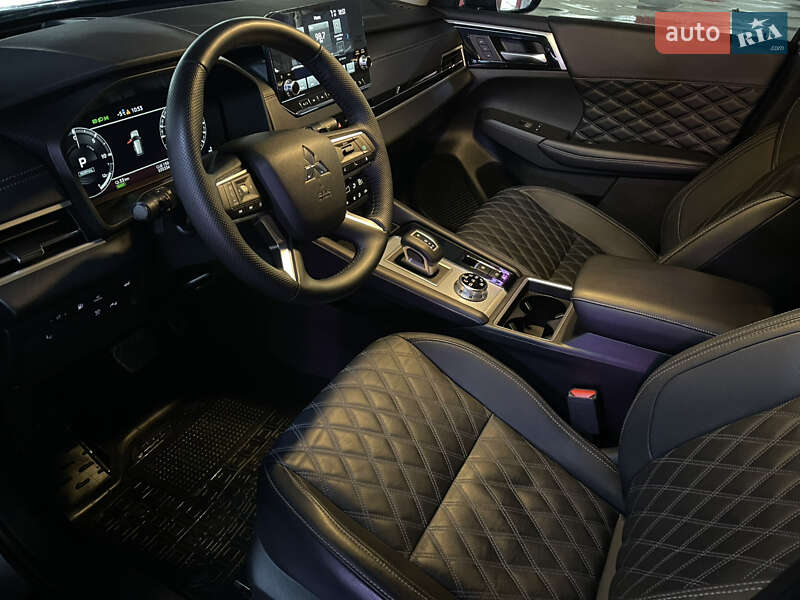 Позашляховик / Кросовер Mitsubishi Outlander 2024 в Львові