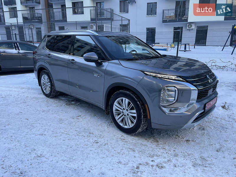 Позашляховик / Кросовер Mitsubishi Outlander 2024 в Львові
