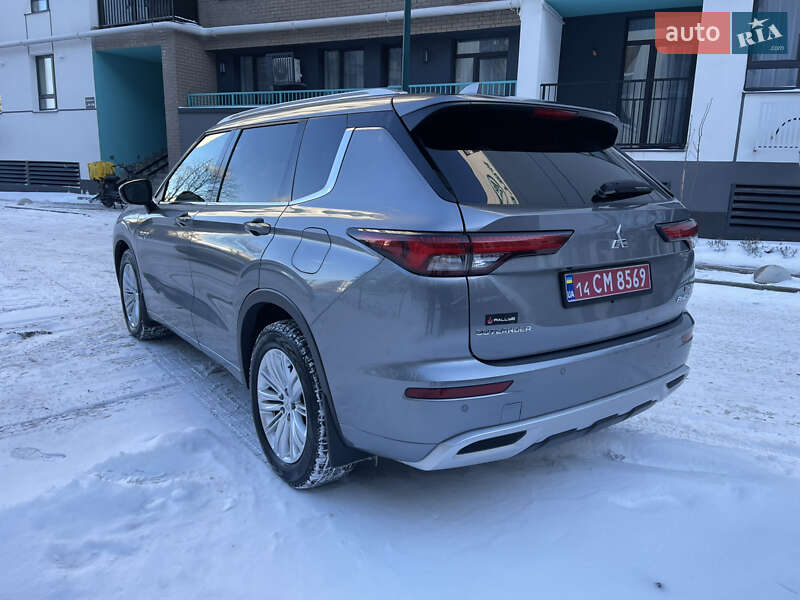 Позашляховик / Кросовер Mitsubishi Outlander 2024 в Львові