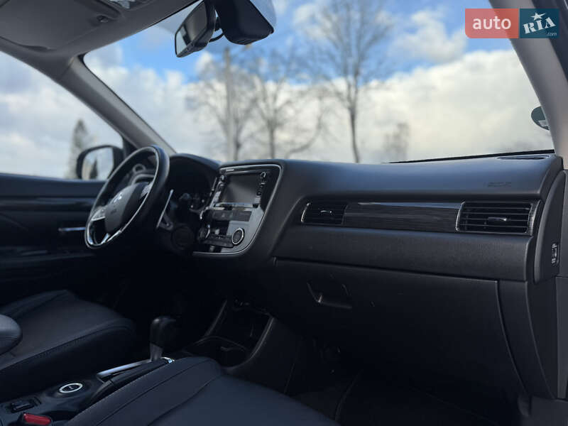 Позашляховик / Кросовер Mitsubishi Outlander 2016 в Дрогобичі фото 56 Позашляховик / Кросовер Mitsubishi Outlander 2016 в Дрогобичі
